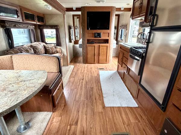 2013 Forest River Salem 26TPUD Triple Bunk — photo 5