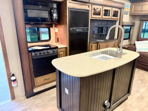 2017 Grand Design Reflection 29RS Full-Time Ready — photo 6