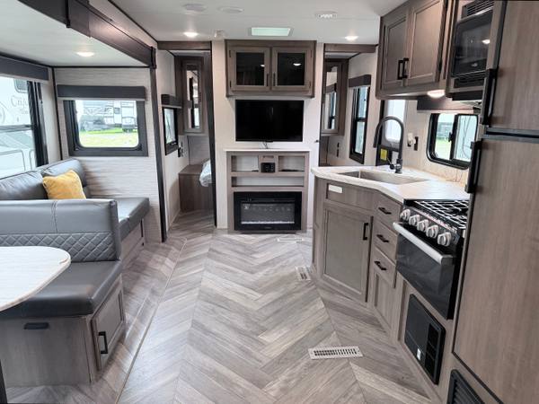 2022 Highland Ridge Olympia 26BHS Bunkhouse — photo 6