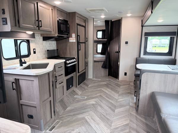2022 Highland Ridge Olympia 26BHS Bunkhouse — photo 9