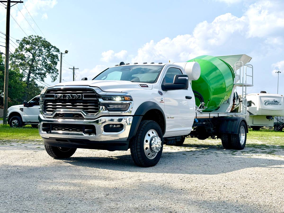 2025 Ram 5500 Concrete Mixer 2yd — photo 1