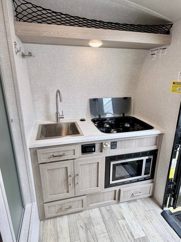 2022 Rockwood Geo Pro G15TB Front Kitchen — photo 11