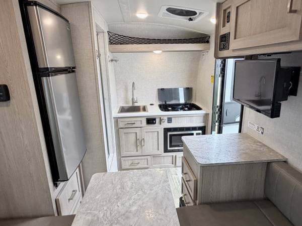 2022 Rockwood Geo Pro G15TB Front Kitchen — photo 10