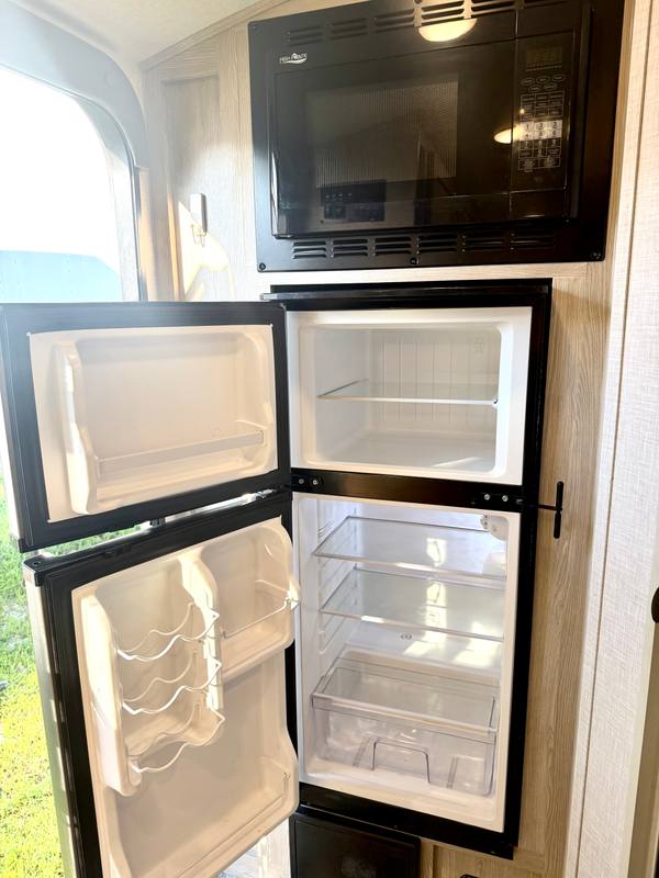 2021 Rockwood Geo Pro 19FBS travel trailer for sale at Triple C Camper Consignment in Kentuckiana — photo 12 of 12