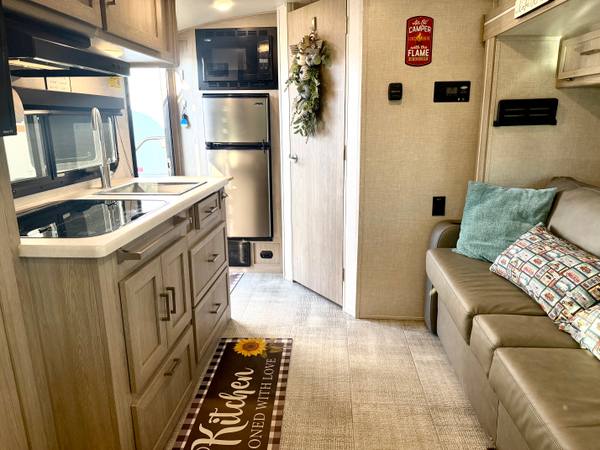 2021 Rockwood Geo Pro 19FBS travel trailer for sale at Triple C Camper Consignment in Kentuckiana — photo 10 of 12