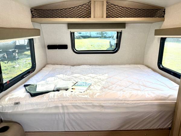 2021 Rockwood Geo Pro 19FBS travel trailer for sale at Triple C Camper Consignment in Kentuckiana — photo 9 of 12