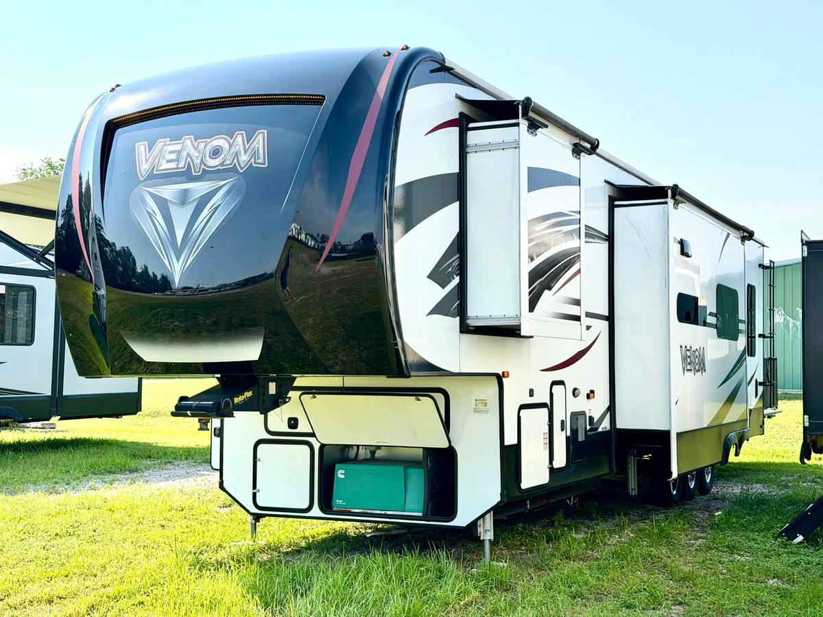 2021 KZ Venom 4114TK 14ff Garage — photo 1