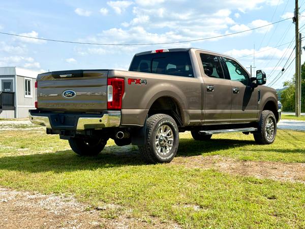 2018 Ford F-250 Super Duty XLT vehicle for sale at Triple C Camper Consignment in Kentuckiana — photo 5 of 12