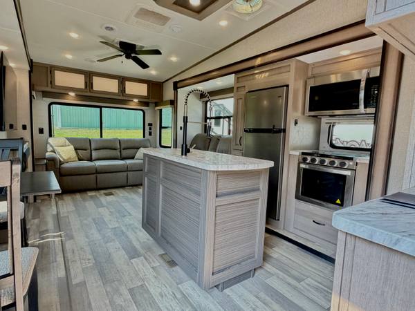2023 Coachmen Chaparral 298RLS Rear Living — photo 11