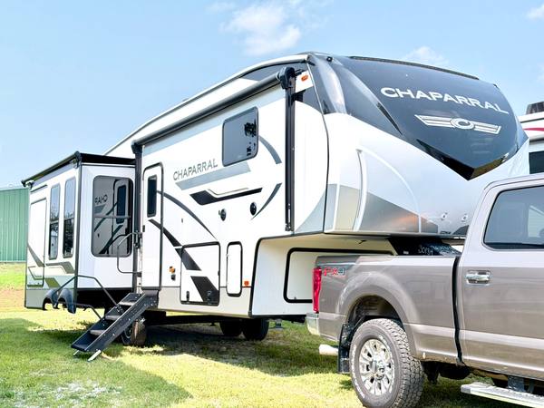 2023 Coachmen Chaparral 298RLS Rear Living — photo 2