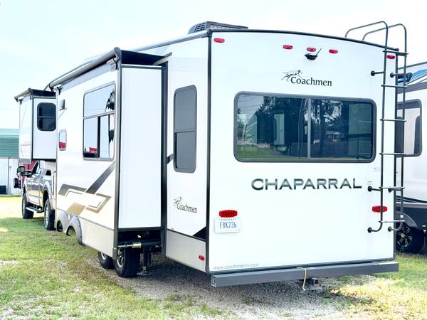 2023 Coachmen Chaparral 298RLS Rear Living — photo 5
