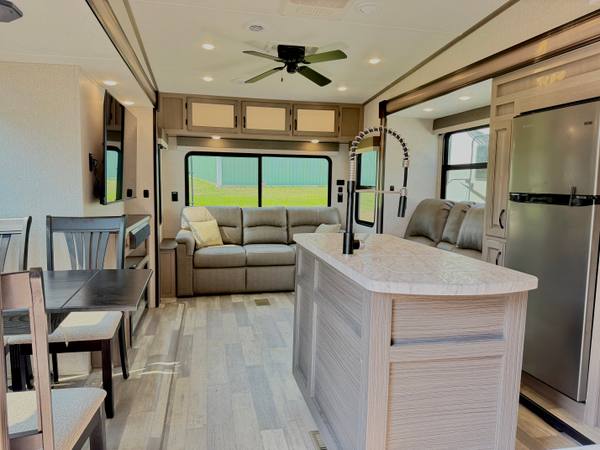 2023 Coachmen Chaparral 298RLS Rear Living — photo 10