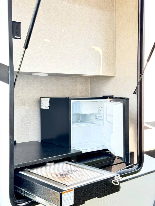 2023 Coachmen Chaparral 298RLS Rear Living — photo 9