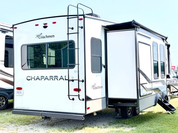 2023 Coachmen Chaparral 298RLS Rear Living — photo 3