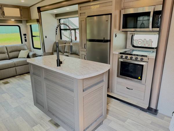 2023 Coachmen Chaparral 298RLS Rear Living — photo 12
