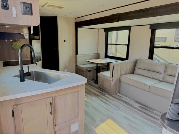 2024 Starcraft Autumn Ridge 26BHS Like-New Bunkhouse — photo 8