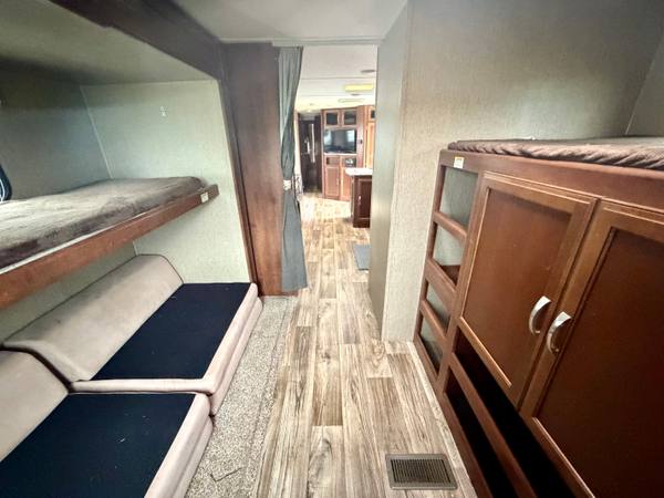 2017 Keystone Passport 3350BH 2 Bed | 2 Bath travel trailer for sale at Triple C Camper Consignment in Kentuckiana — photo 10 of 12