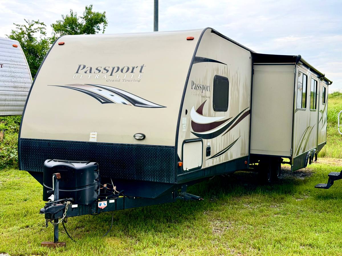 2017 Keystone Passport 3350BH 2 Bed | 2 Bath travel trailer for sale at Triple C Camper Consignment in Kentuckiana — photo 1 of 12