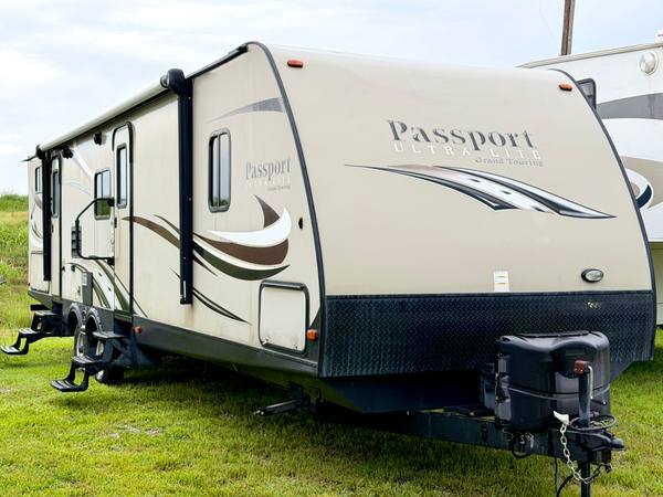2017 Keystone Passport 3350BH 2 Bed | 2 Bath travel trailer for sale at Triple C Camper Consignment in Kentuckiana — photo 2 of 12