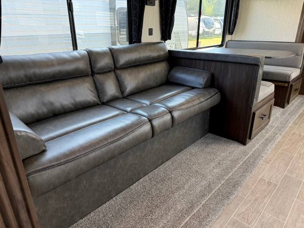 2021 Cherokee Limited 274VFK Front Kitchen travel trailer for sale at Triple C Camper Consignment in Kentuckiana — photo 11 of 12