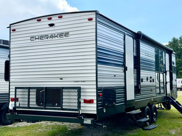 2021 Cherokee Limited 274VFK Front Kitchen travel trailer for sale at Triple C Camper Consignment in Kentuckiana — photo 3 of 12