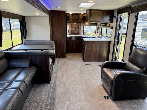 2021 Cherokee Limited 274VFK Front Kitchen travel trailer for sale at Triple C Camper Consignment in Kentuckiana — photo 9 of 12