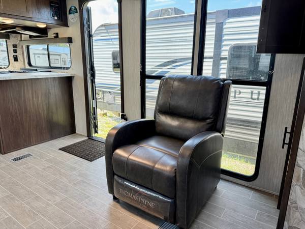 2021 Cherokee Limited 274VFK Front Kitchen travel trailer for sale at Triple C Camper Consignment in Kentuckiana — photo 10 of 12
