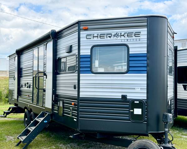 2021 Cherokee Limited 274VFK Front Kitchen travel trailer for sale at Triple C Camper Consignment in Kentuckiana — photo 2 of 12