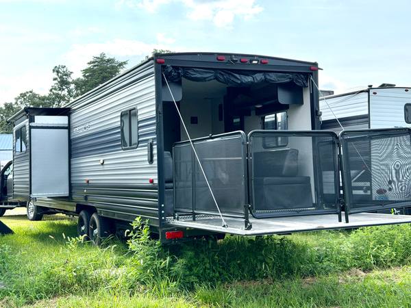 2022 Cherokee Grey Wolf ToyHauler 27RR 13Ft Garage toy hauler for sale at Triple C Camper Consignment in Kentuckiana — photo 7 of 12