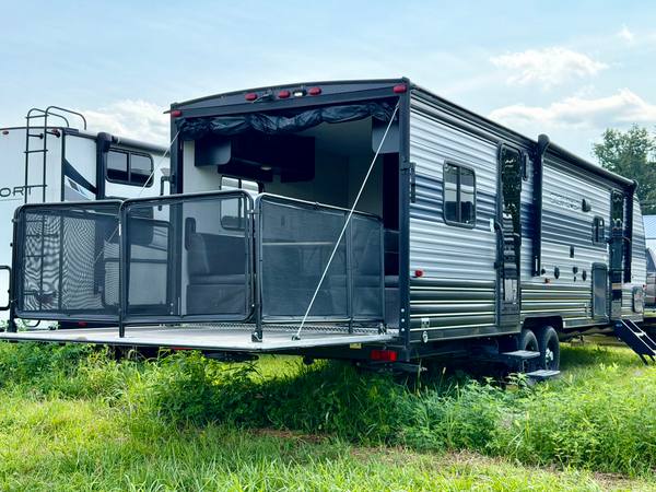 2022 Cherokee Grey Wolf ToyHauler 27RR 13Ft Garage toy hauler for sale at Triple C Camper Consignment in Kentuckiana — photo 6 of 12