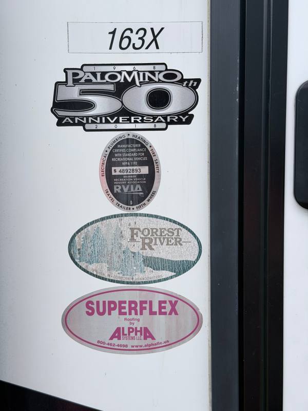 2018 Palomino Solaire Hybrid 163X travel trailer for sale at Triple C Camper Consignment in Kentuckiana — photo 4 of 12