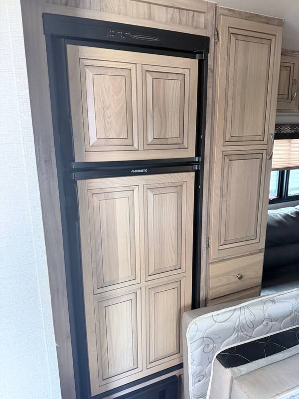 2018 Palomino Solaire Hybrid 163X travel trailer for sale at Triple C Camper Consignment in Kentuckiana — photo 7 of 12