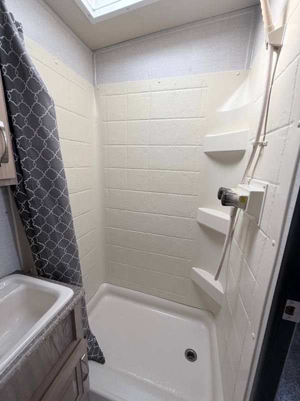 2018 Palomino Solaire Hybrid 163X travel trailer for sale at Triple C Camper Consignment in Kentuckiana — photo 9 of 12