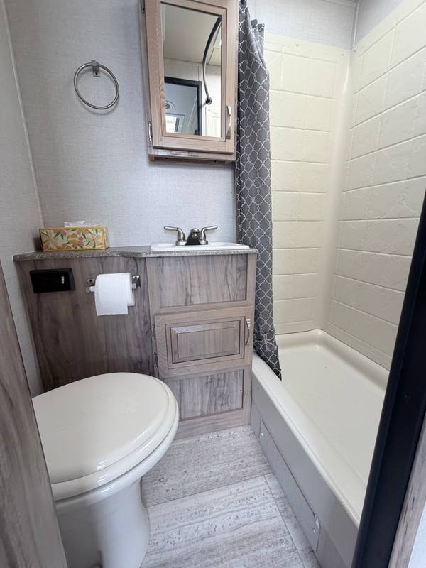 2018 Palomino Solaire Hybrid 163X travel trailer for sale at Triple C Camper Consignment in Kentuckiana — photo 8 of 12