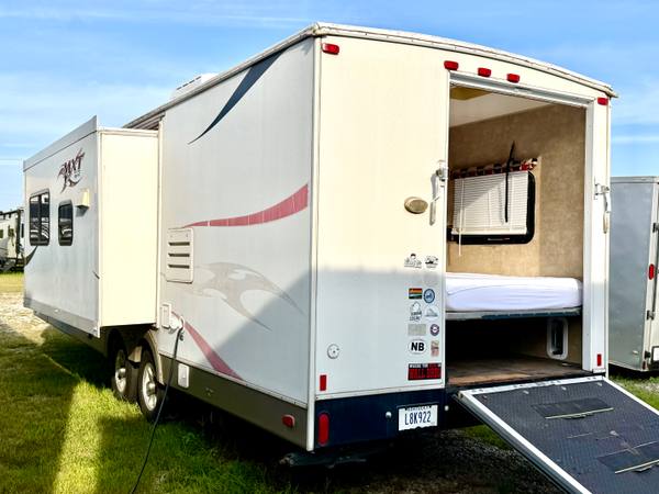 2010 KZ MXT ToyHauler 264 toy hauler for sale at Triple C Camper Consignment in Kentuckiana — photo 6 of 12