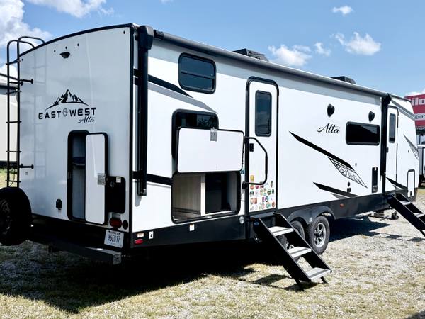 2023 East to West Alta 2800KBH travel trailer for sale at Triple C Camper Consignment in Kentuckiana — photo 3 of 12
