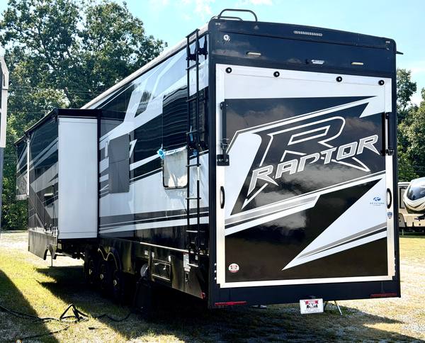 2024 Forest River Raptor 428 15Ft Garage toy hauler for sale at Triple C Camper Consignment in Kentuckiana — photo 5 of 12
