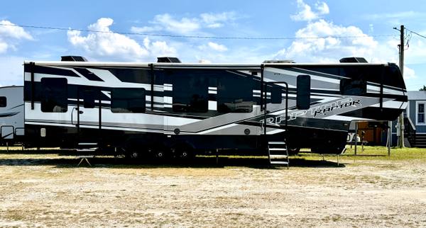 2024 Forest River Raptor 428 15Ft Garage toy hauler for sale at Triple C Camper Consignment in Kentuckiana — photo 4 of 12