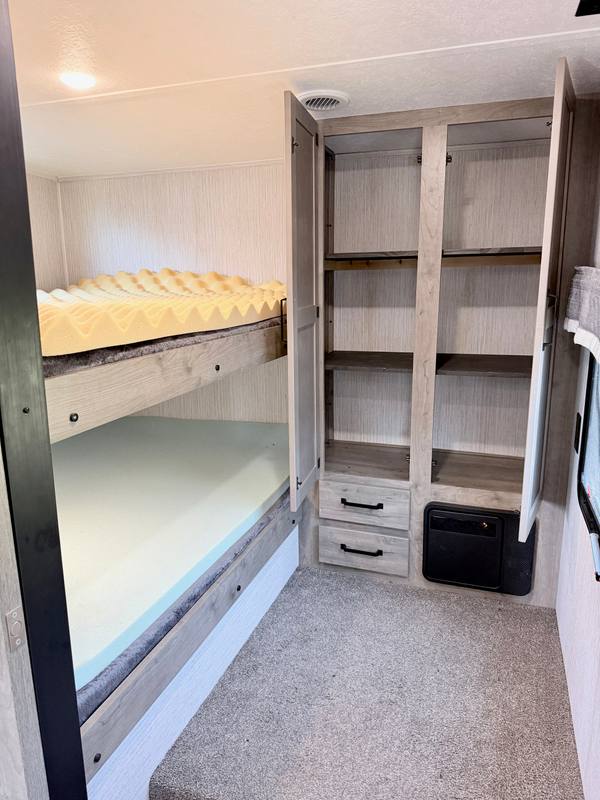 2021 Palomino Puma 289BHS Bunkroom fifth wheel for sale at Triple C Camper Consignment in Kentuckiana — photo 9 of 12