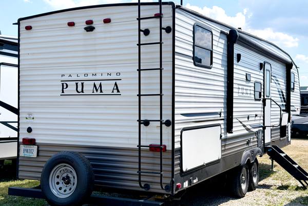 2021 Palomino Puma 289BHS Bunkroom fifth wheel for sale at Triple C Camper Consignment in Kentuckiana — photo 4 of 12