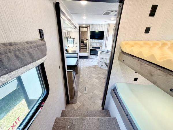 2021 Palomino Puma 289BHS Bunkroom fifth wheel for sale at Triple C Camper Consignment in Kentuckiana — photo 10 of 12