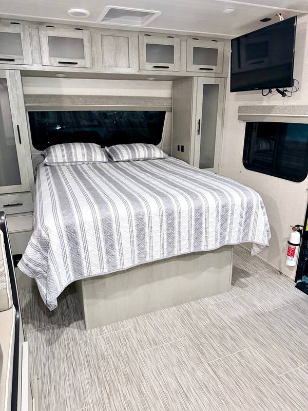 2022 Forest River Ibex 20BHS Bunkhouse travel trailer for sale at Triple C Camper Consignment in Kentuckiana — photo 9 of 12