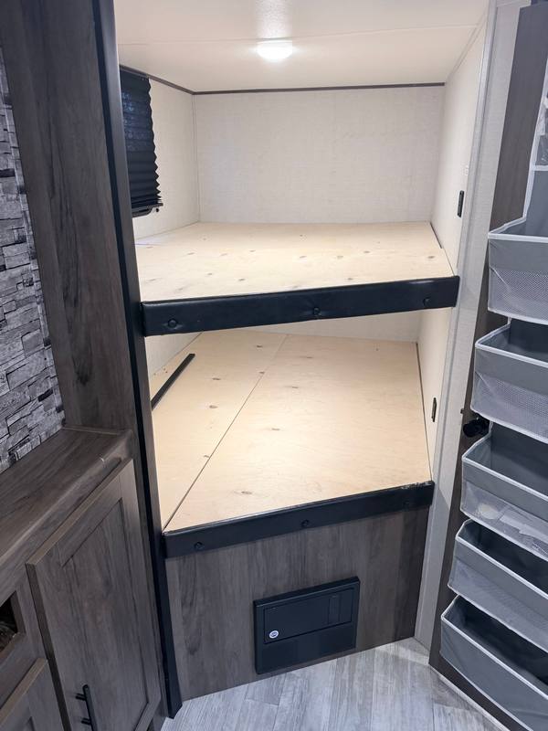 2021 Primetime Avenger 27DBH Private Bunkroom travel trailer for sale at Triple C Camper Consignment in Kentuckiana — photo 12 of 12