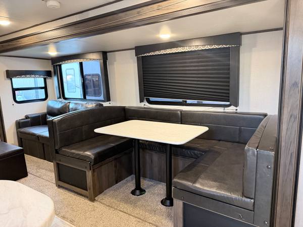 2021 Primetime Avenger 27DBH Private Bunkroom travel trailer for sale at Triple C Camper Consignment in Kentuckiana — photo 9 of 12