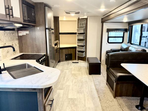 2021 Primetime Avenger 27DBH Private Bunkroom travel trailer for sale at Triple C Camper Consignment in Kentuckiana — photo 8 of 12