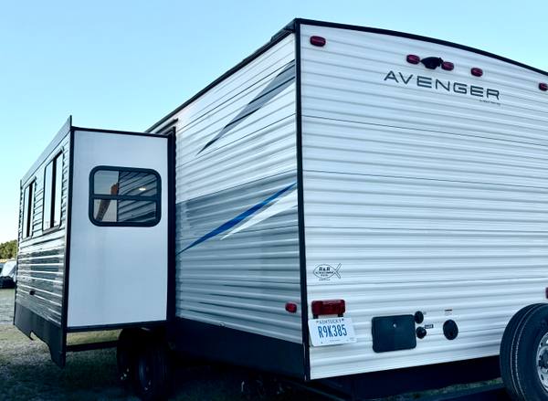 2021 Primetime Avenger 27DBH Private Bunkroom travel trailer for sale at Triple C Camper Consignment in Kentuckiana — photo 3 of 12