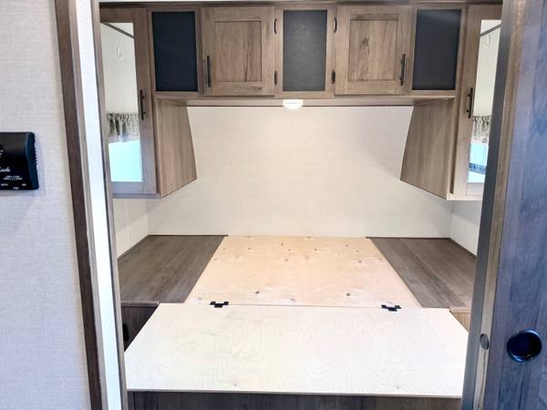 2021 Primetime Avenger 27DBH Private Bunkroom travel trailer for sale at Triple C Camper Consignment in Kentuckiana — photo 7 of 12