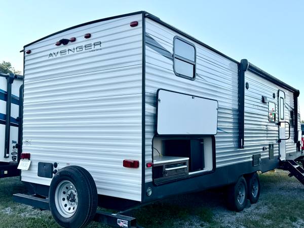 2021 Primetime Avenger 27DBH Private Bunkroom travel trailer for sale at Triple C Camper Consignment in Kentuckiana — photo 4 of 12