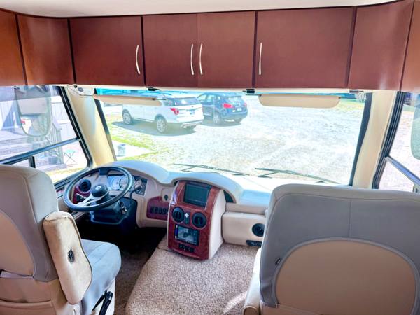 2011 Four Winds Senora Diesel 31V class a motorhome for sale at Triple C Camper Consignment in Kentuckiana — photo 9 of 12