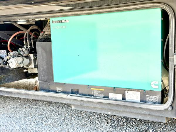 2011 Four Winds Senora Diesel 31V class a motorhome for sale at Triple C Camper Consignment in Kentuckiana — photo 6 of 12